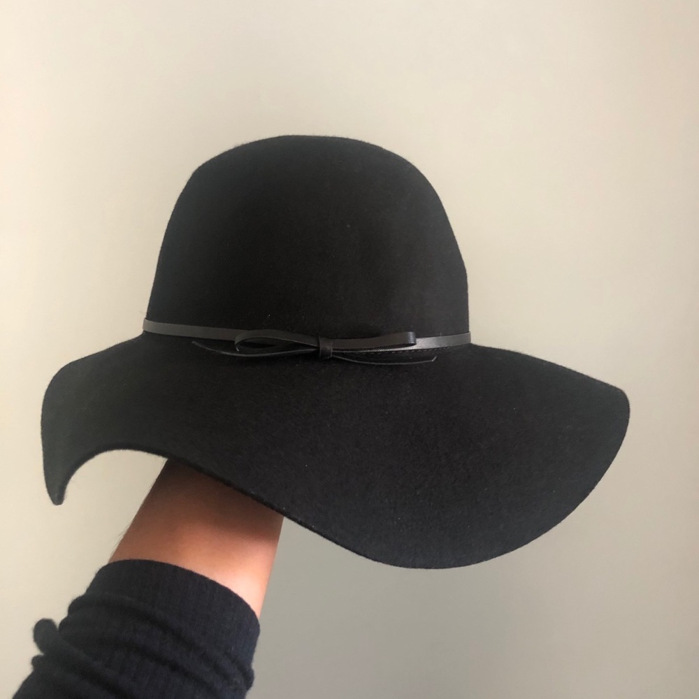 Floppy Black Hat
